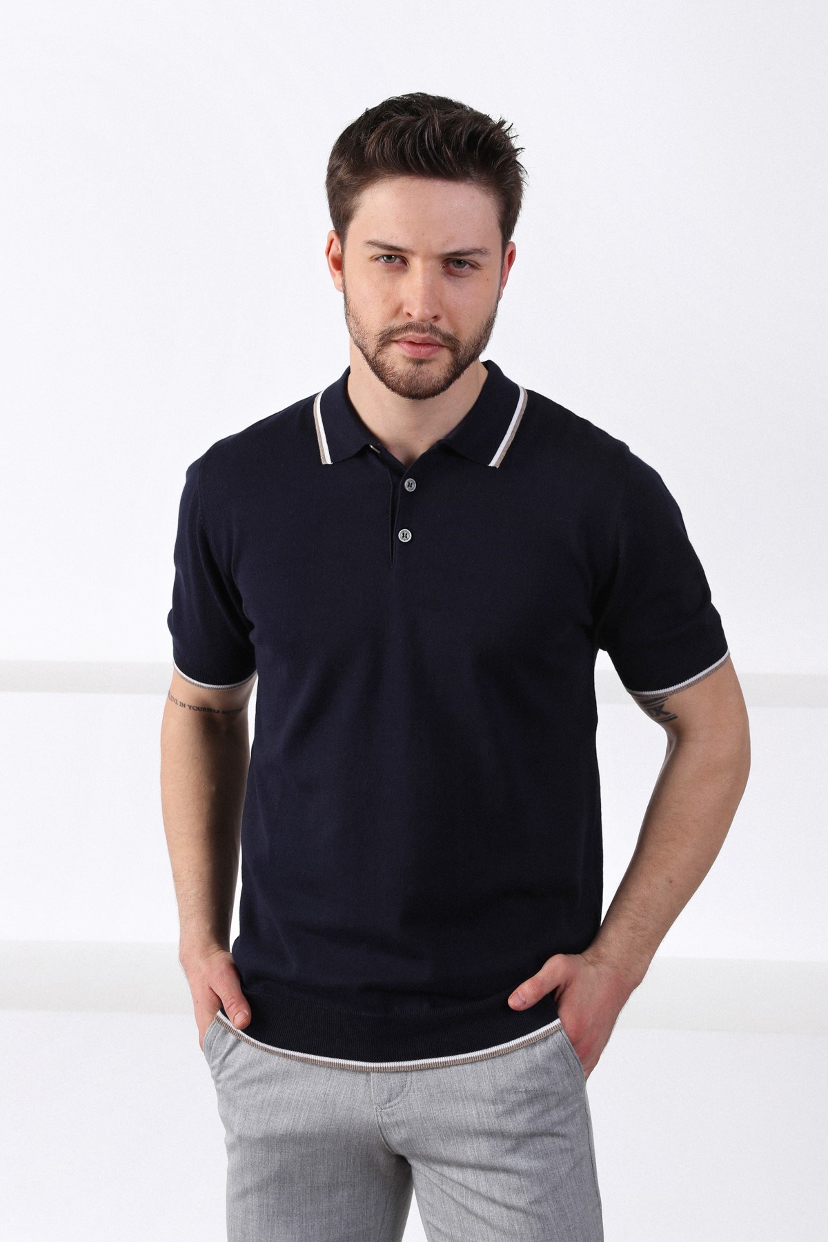 Ferraro Laci/Beyaz Yaka Şerit Düğmeli Erkek Pamuk Triko T-Shirt