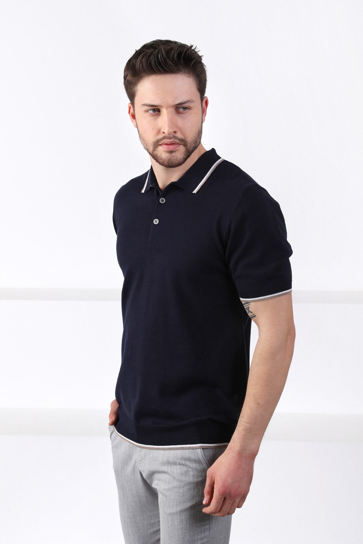 Ferraro Laci/Beyaz Yaka Şerit Düğmeli Erkek Pamuk Triko T-Shirt