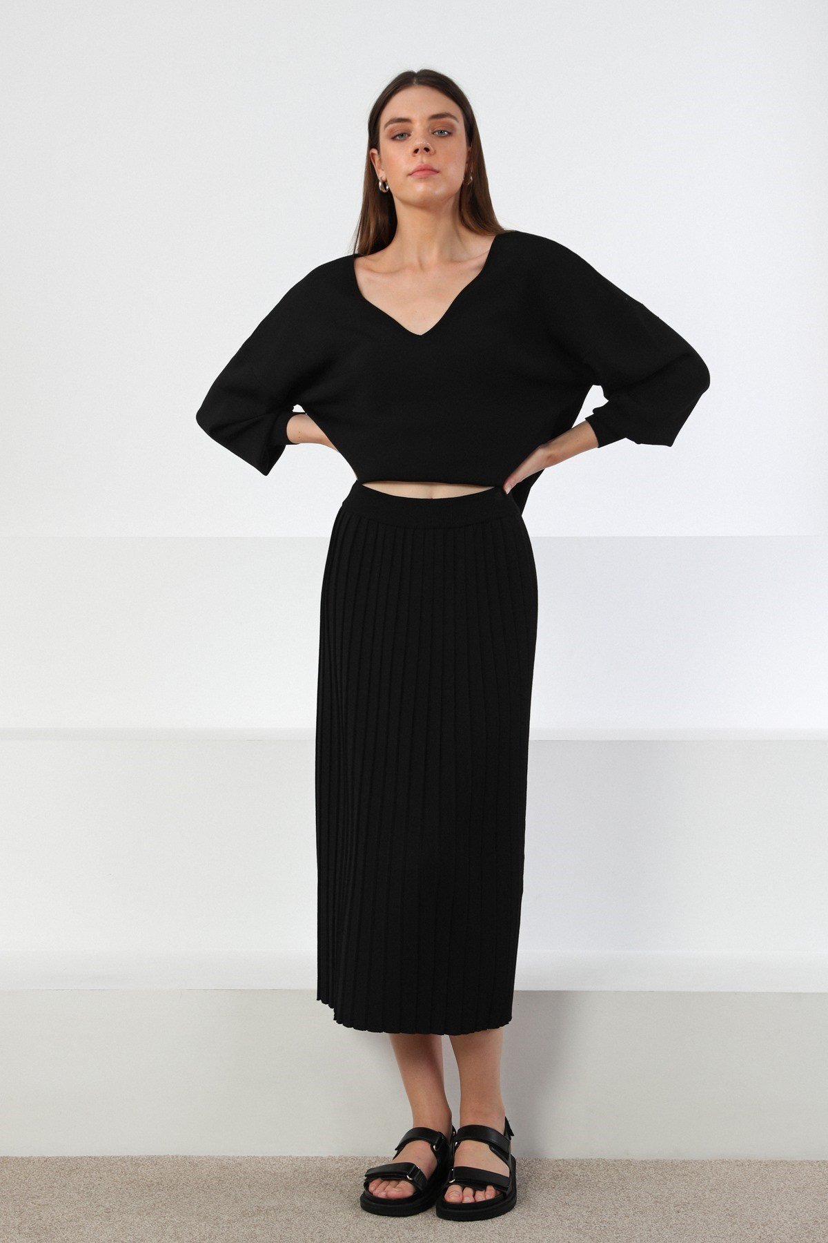 Ferraro Siyah Midi Boy Pileli Kadın Triko Etek