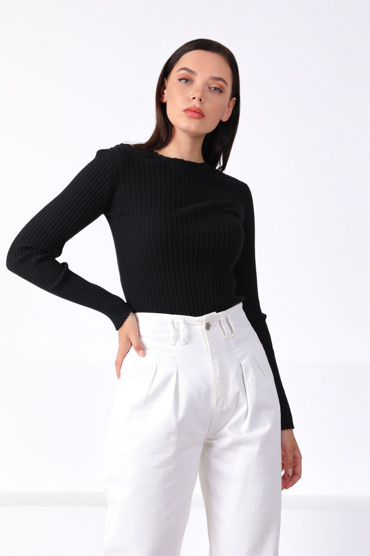 Ferraro Siyah Yuvarlak Yaka Pamuk Kadın Triko Kazak