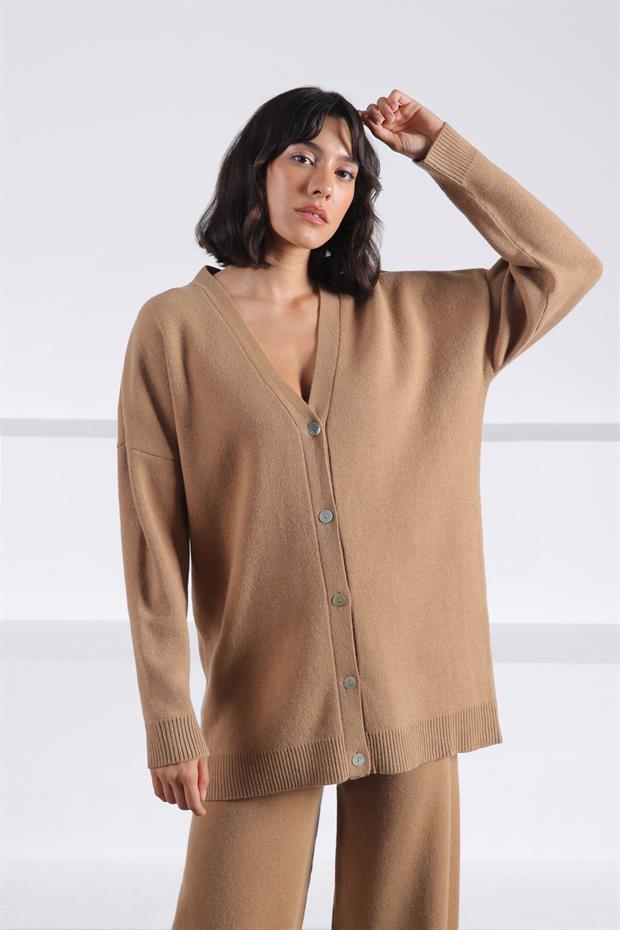 Ferraro Camel Uzun Kollu Oversize V Yaka Düğmeli Kaşmirli Kadın Triko Ceket