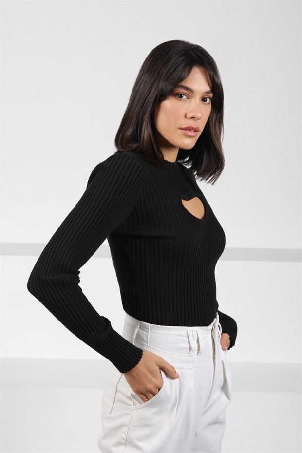 Ferraro Siyah Bisiklet Yaka Kalp Detaylı Uzun Kollu Kadın Triko Bodysuit