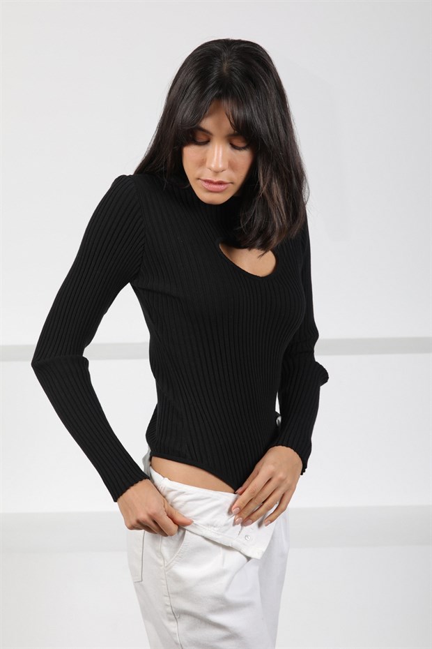 Ferraro Siyah Bisiklet Yaka Kalp Detaylı Uzun Kollu Kadın Triko Bodysuit