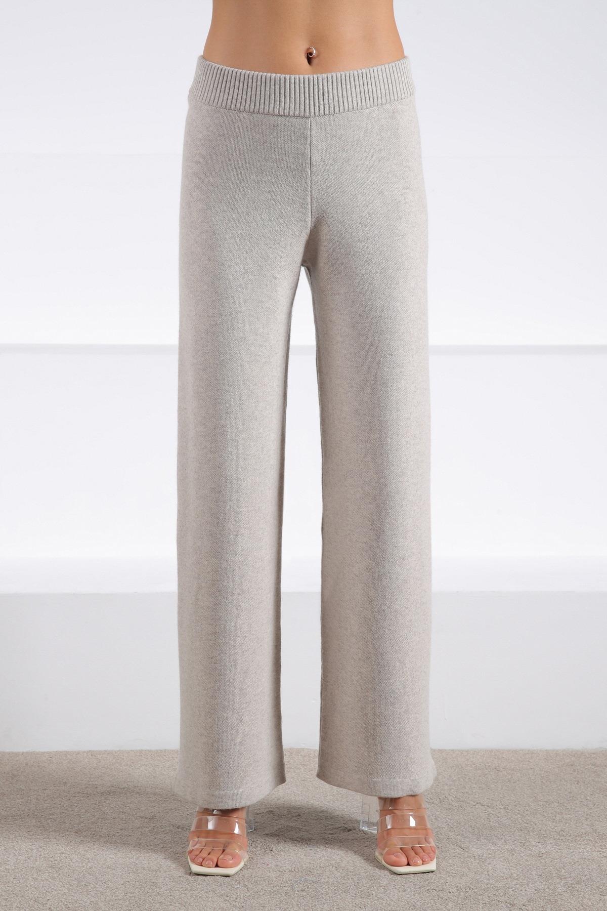 Ferraro A.Bej Bol Paça Kaşmirli Kadın Triko Pantolon