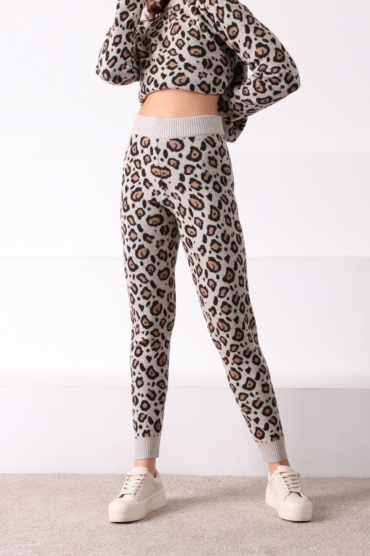 Ferraro A.Bej/Kahve Leopar Desenli Dar Paça Kaşmirli Kadın Triko Pantolon