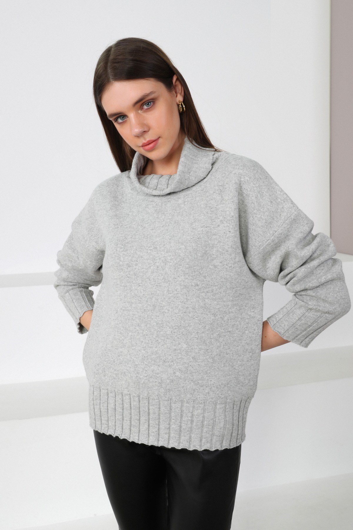 Ferraro A.Gri Balıkçı Yaka Kaşmirli Kadın Triko Kazak