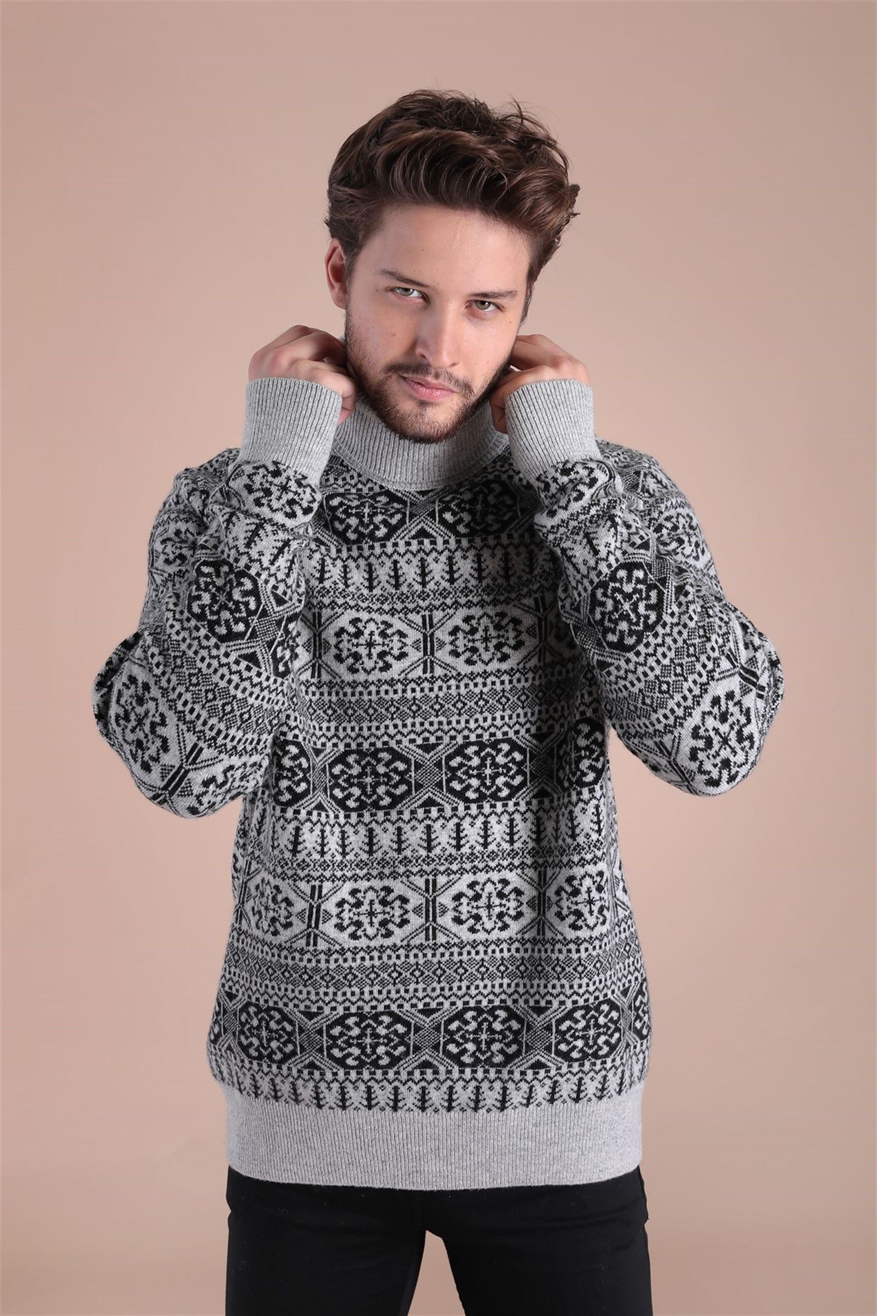 Ferraro Balıkçı Yaka Kuzu Yünü Kazak