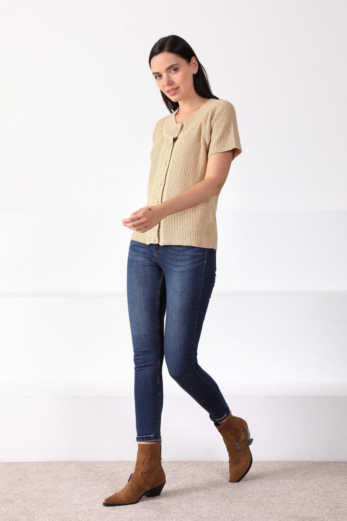 Ferraro Bej Yuvarlak Yaka Kadın Triko Hırka