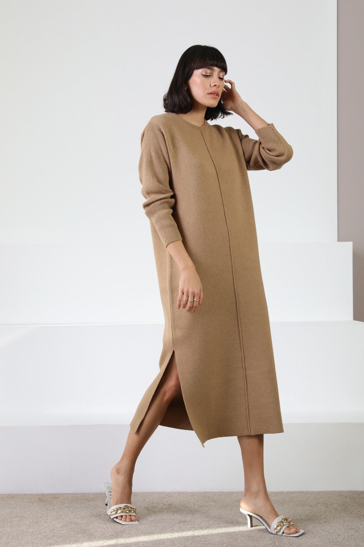 Ferraro Camel Yandan Yırtmaçlı Midi Boy Kaşmirli Kadın Triko Elbise