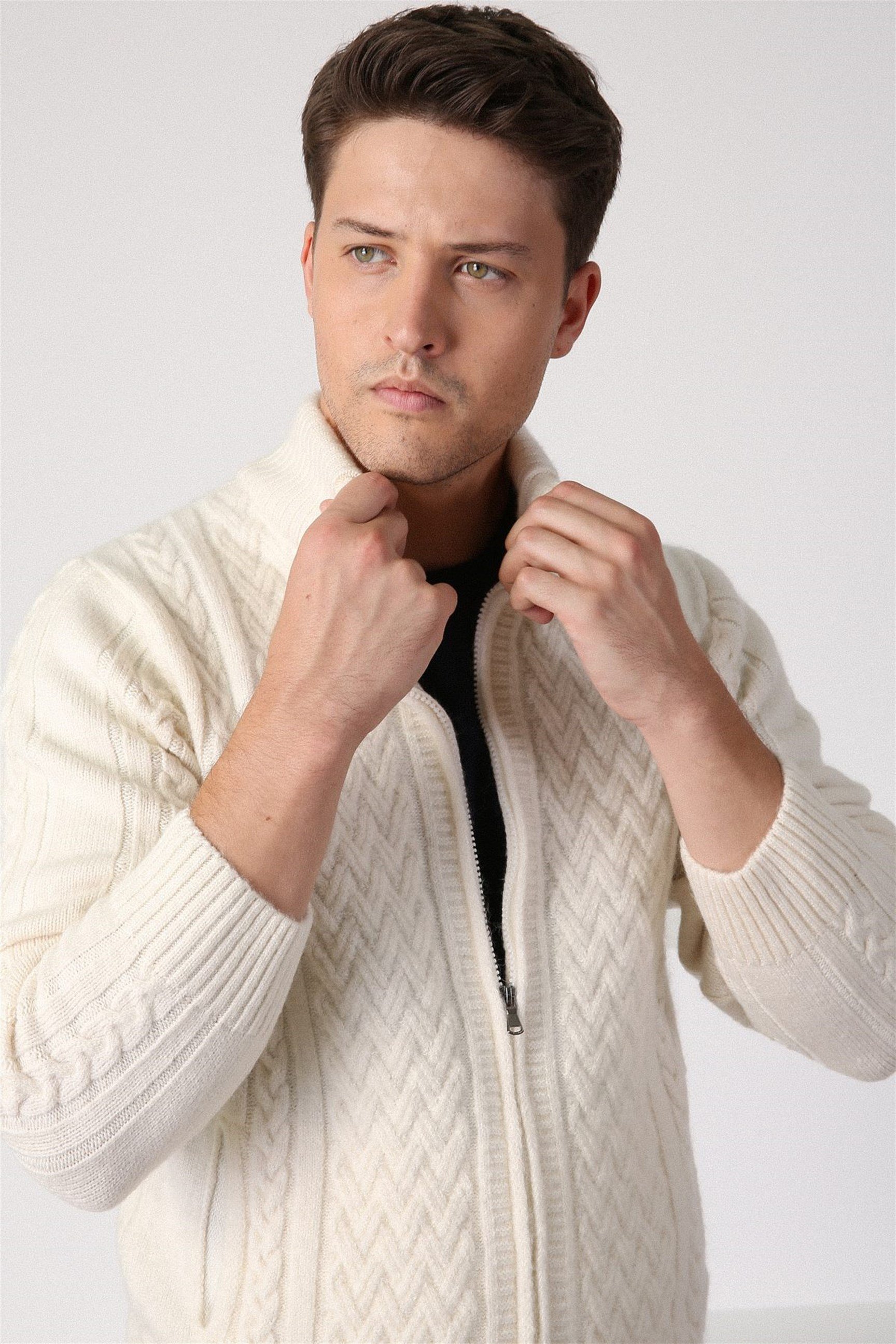 Ferraro Ekru Fermuarlı Kalın Yün Erkek Triko Hırka