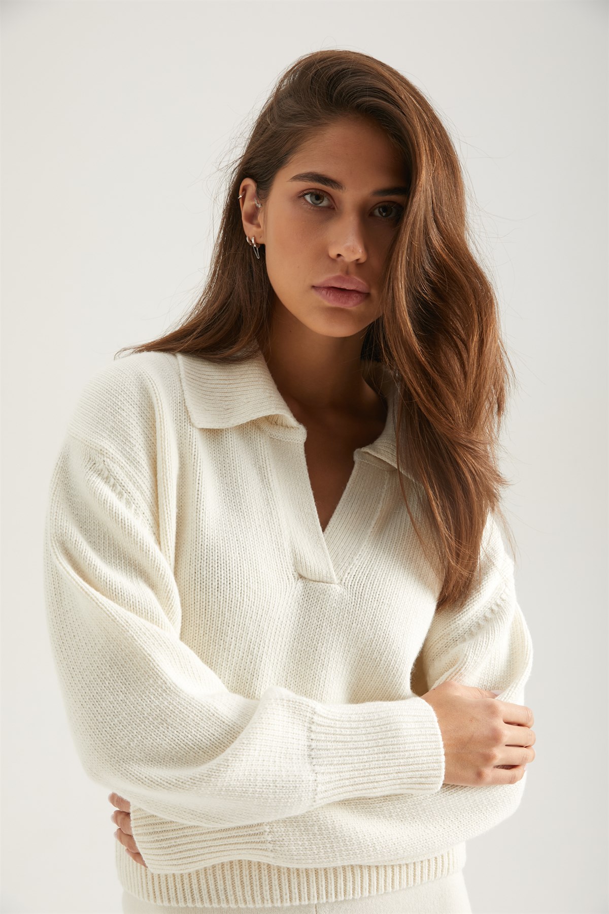 Ferraro Ekru Gömlek Yaka Kadın Triko Kazak