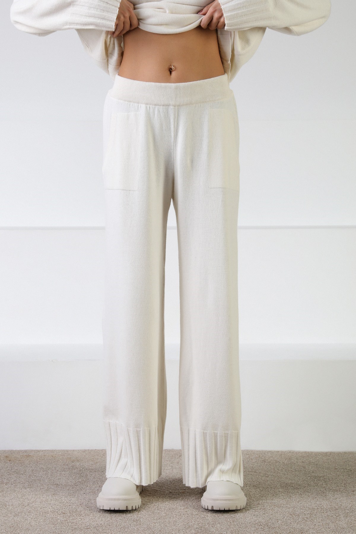 Ferraro Ekru Lastikli Paça Kaşmirli Kadın Triko Pantolon