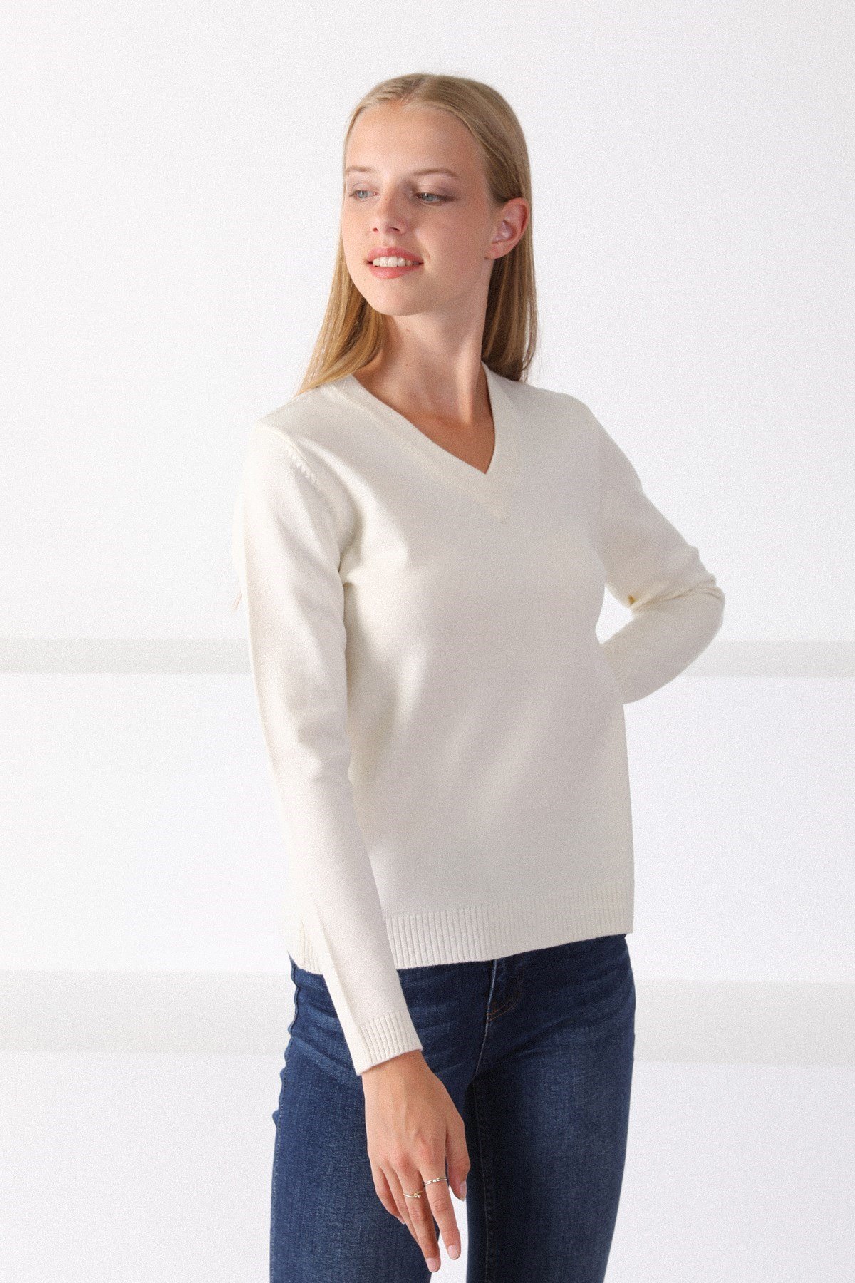 Ferraro Ekru V Yaka Kadın Triko Kazak