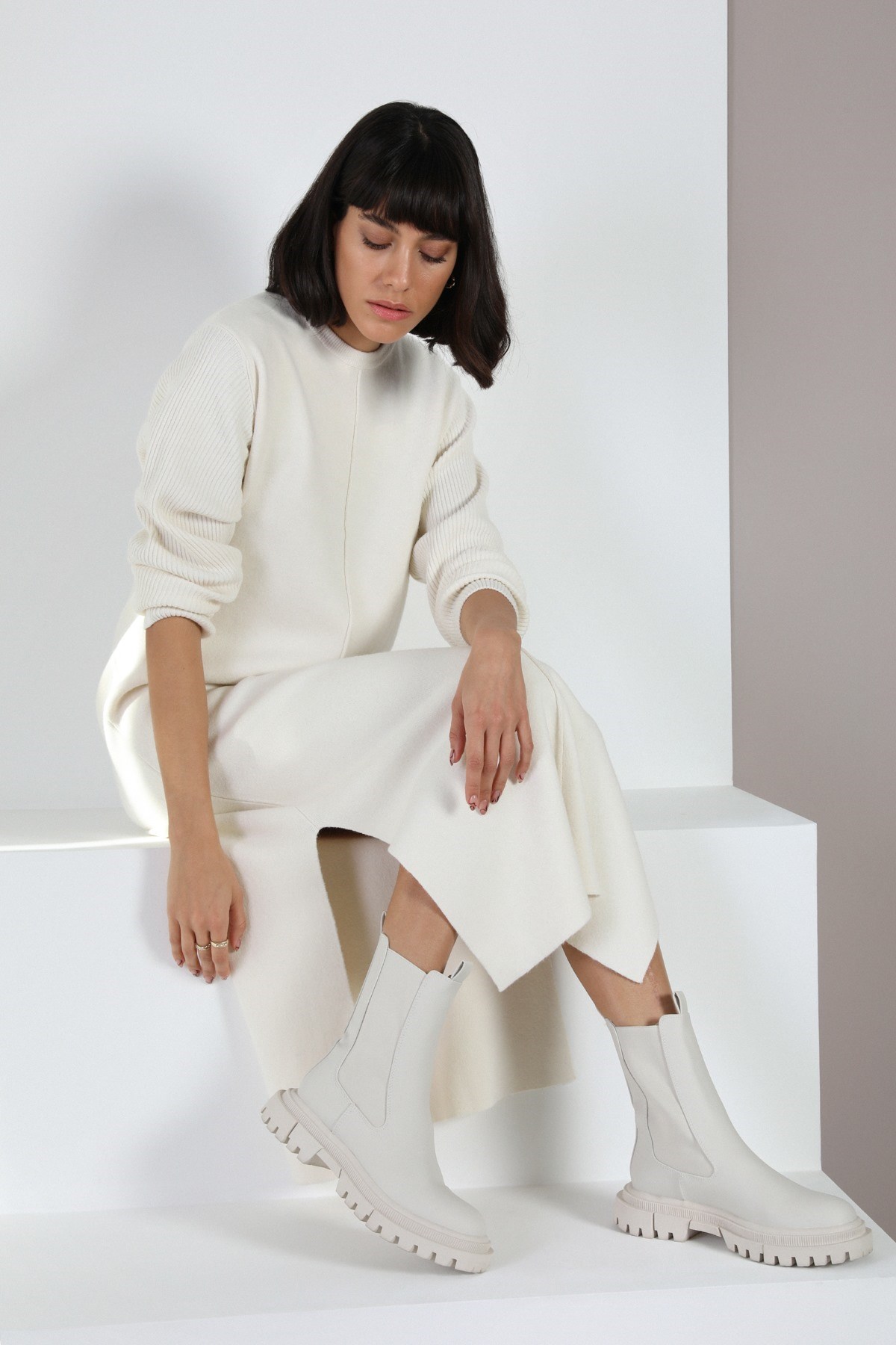 Ferraro Ekru Yandan Yırtmaçlı Midi Boy Kaşmirli Kadın Triko Elbise