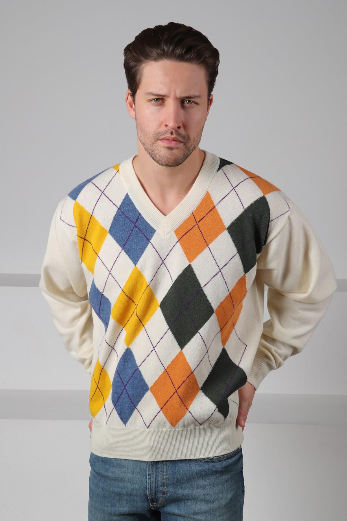 Ferraro Ekru/İndigo V Yaka Çok Renkli Baklava Desenli Uzun Kollu %100 Kuzu Yünü Erkek Triko Kazak
