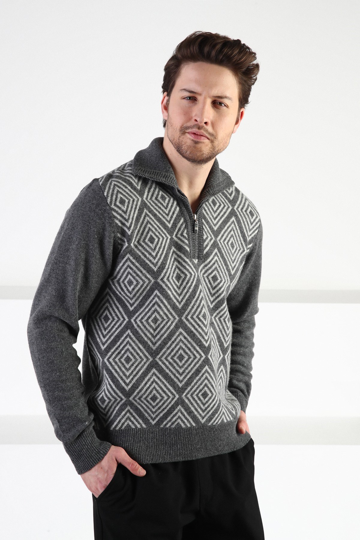 Ferraro Füme Kare Desenli Dik Yaka %100 Kuzu Yünü Erkek Kazak