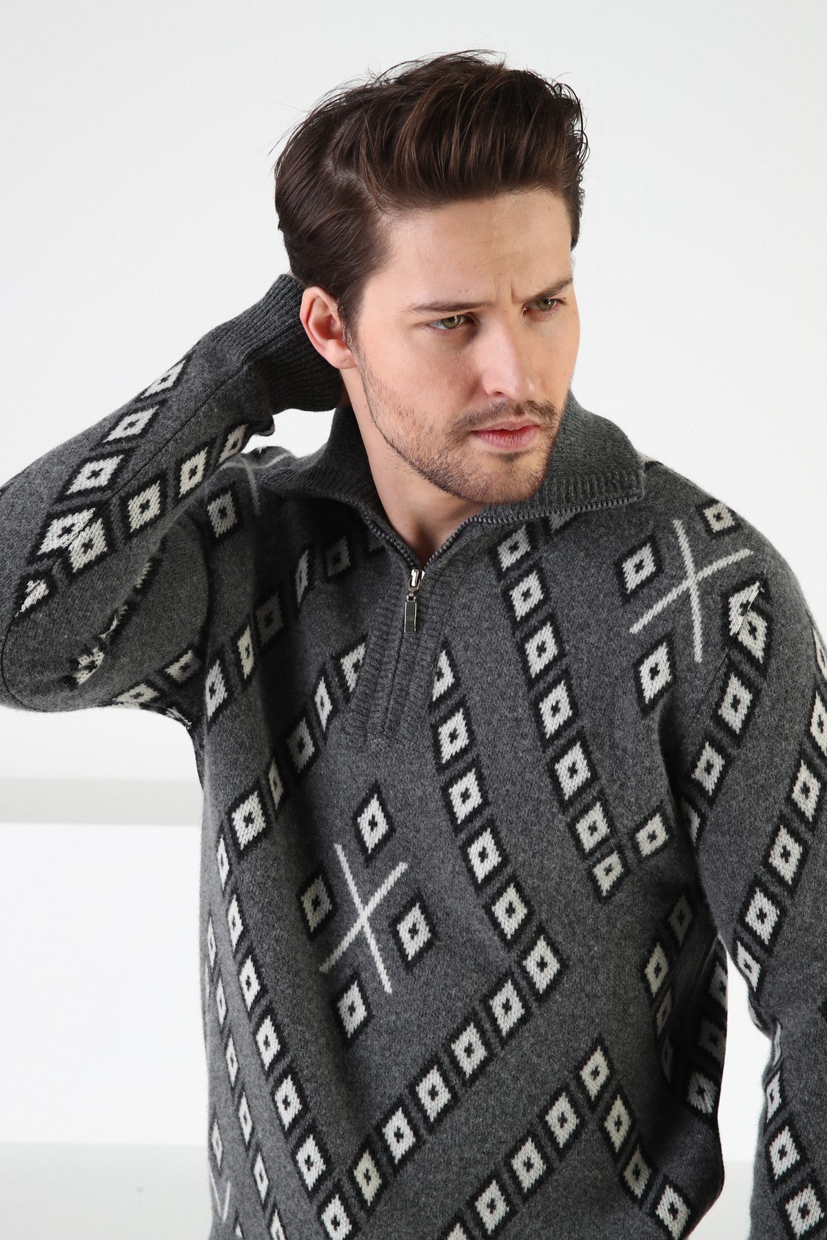 Ferraro Füme Kare Desenli Dik Yaka %100 Kuzu Yünü Erkek Kazak