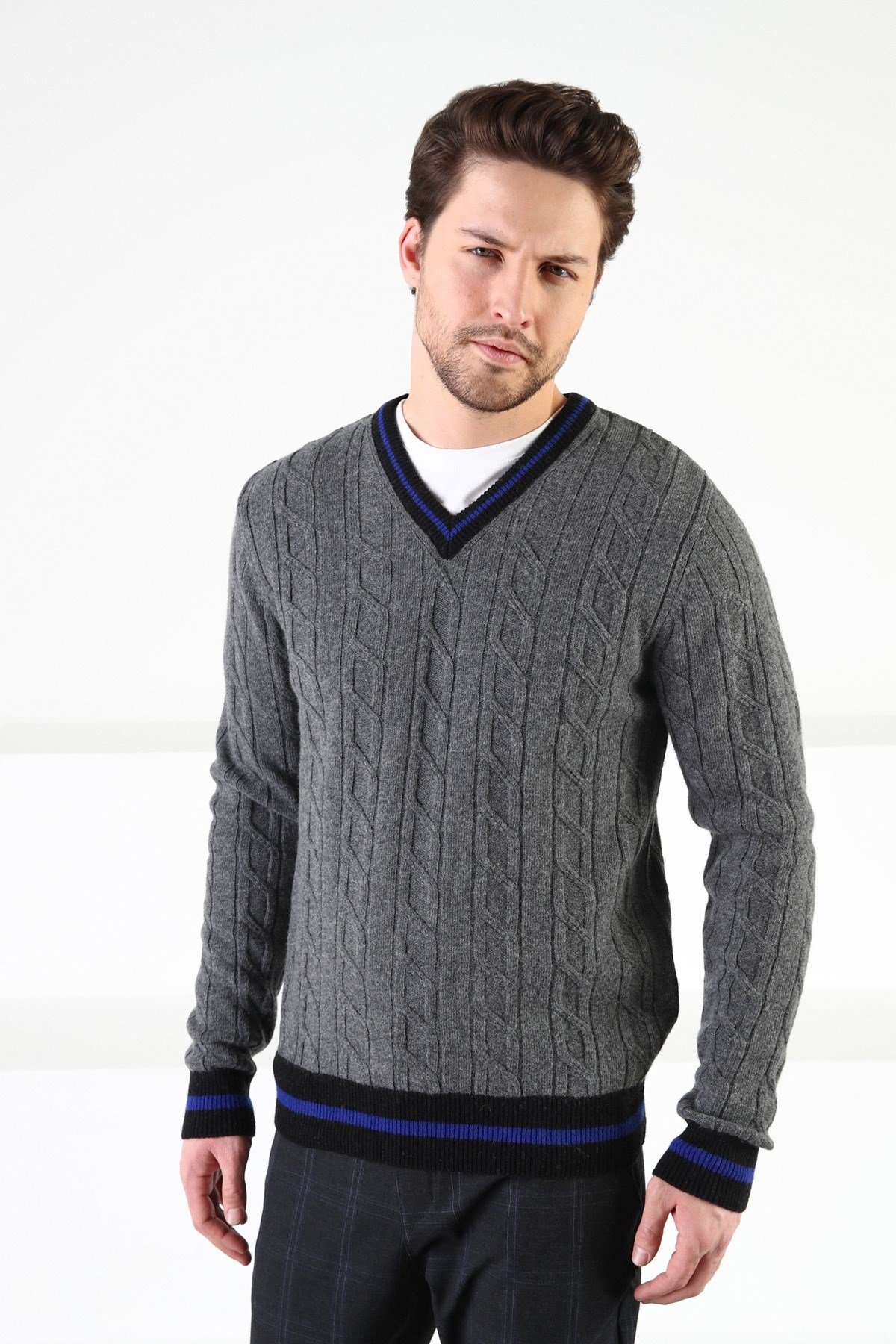 Ferraro Füme/Siyah V Yaka %100 Kuzu Yünü Erkek Kazak