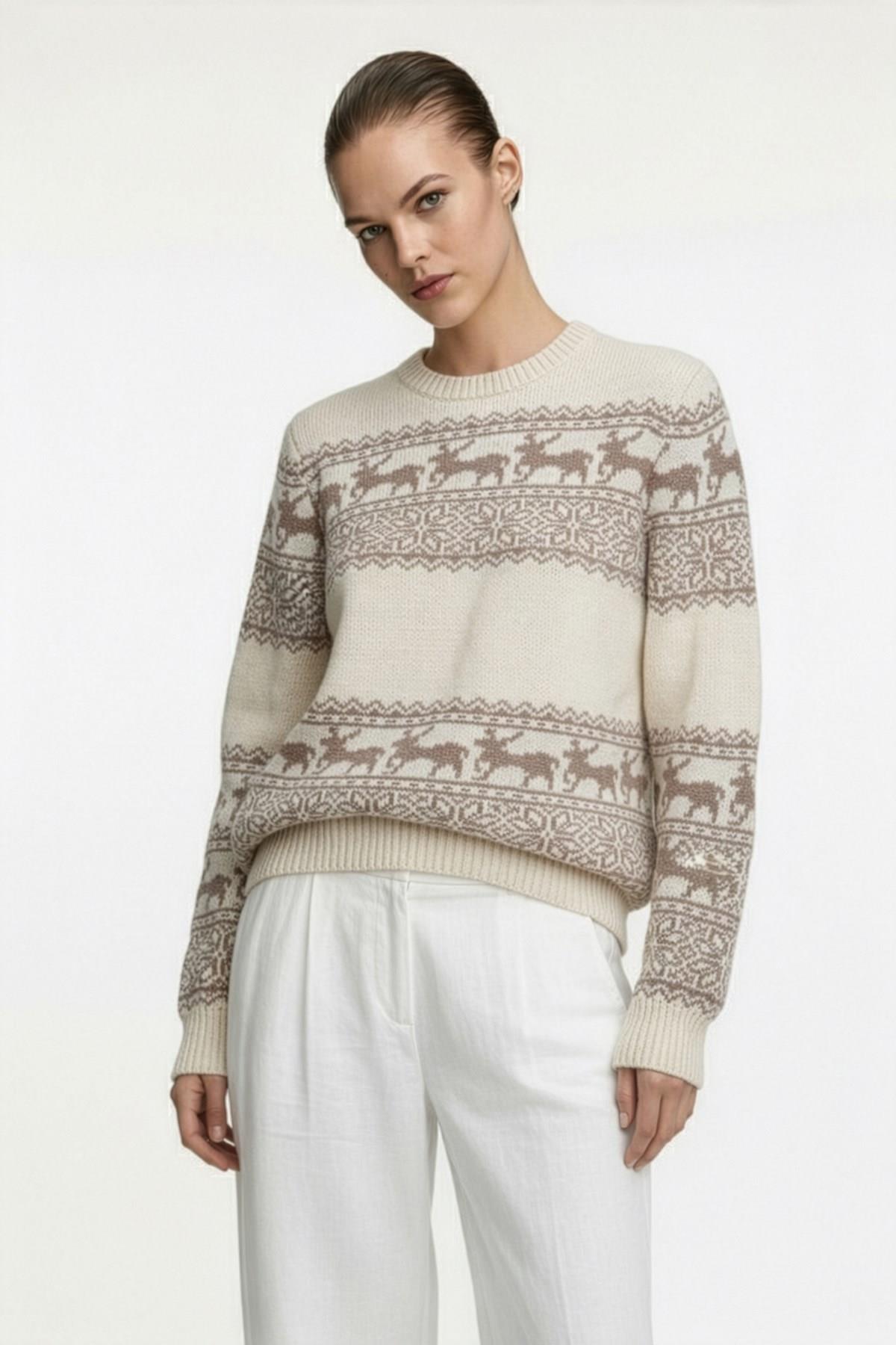 Ferraro Geyik Desenli Yumuşak Dokulu Yün Karışımlı Kadın Triko Kazak