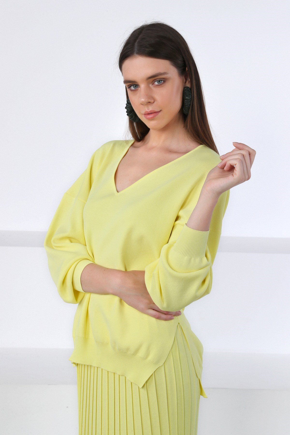 Ferraro Sarı V Yaka Yırtmaçlı Kadın Triko Kazak