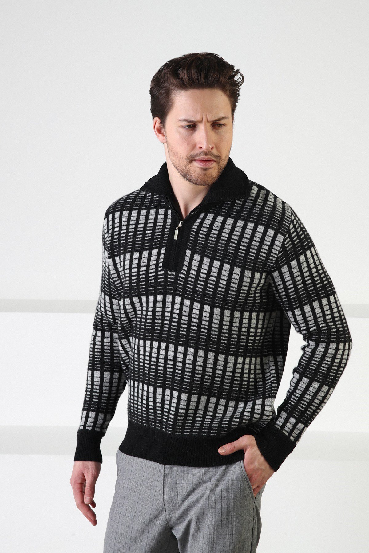 Ferraro Siyah Fermuarlı Dik Yaka %100 Kuzu Yünü Erkek Kazak