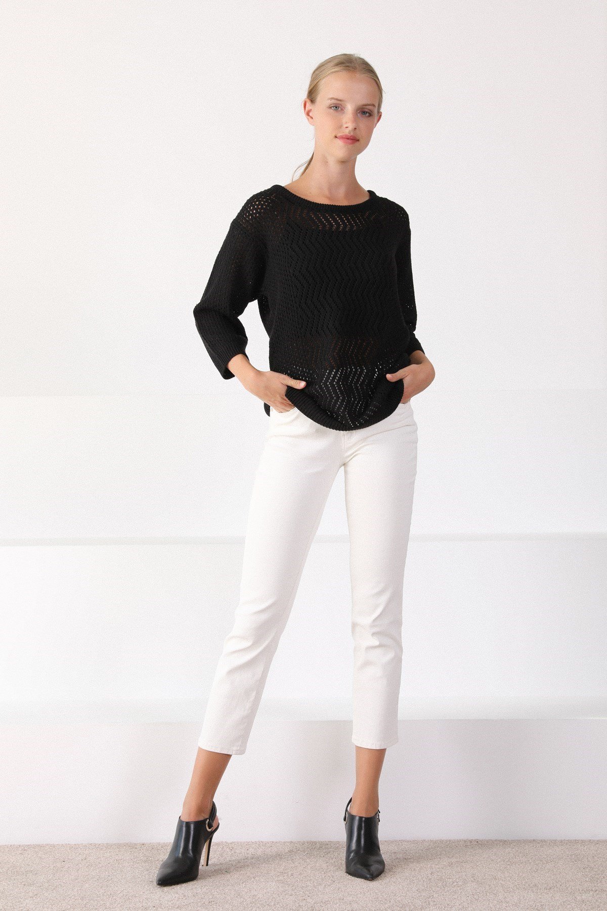 Ferraro Siyah O Yaka Ajurlu Yünlü Kadın Triko Kazak