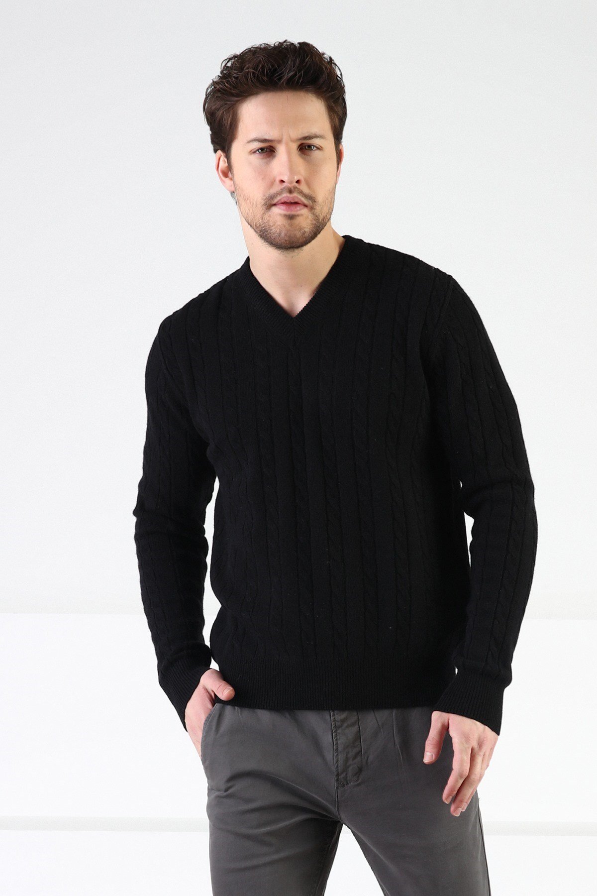 Ferraro Siyah V Yaka %100 Kuzu Yünü Erkek Kazak