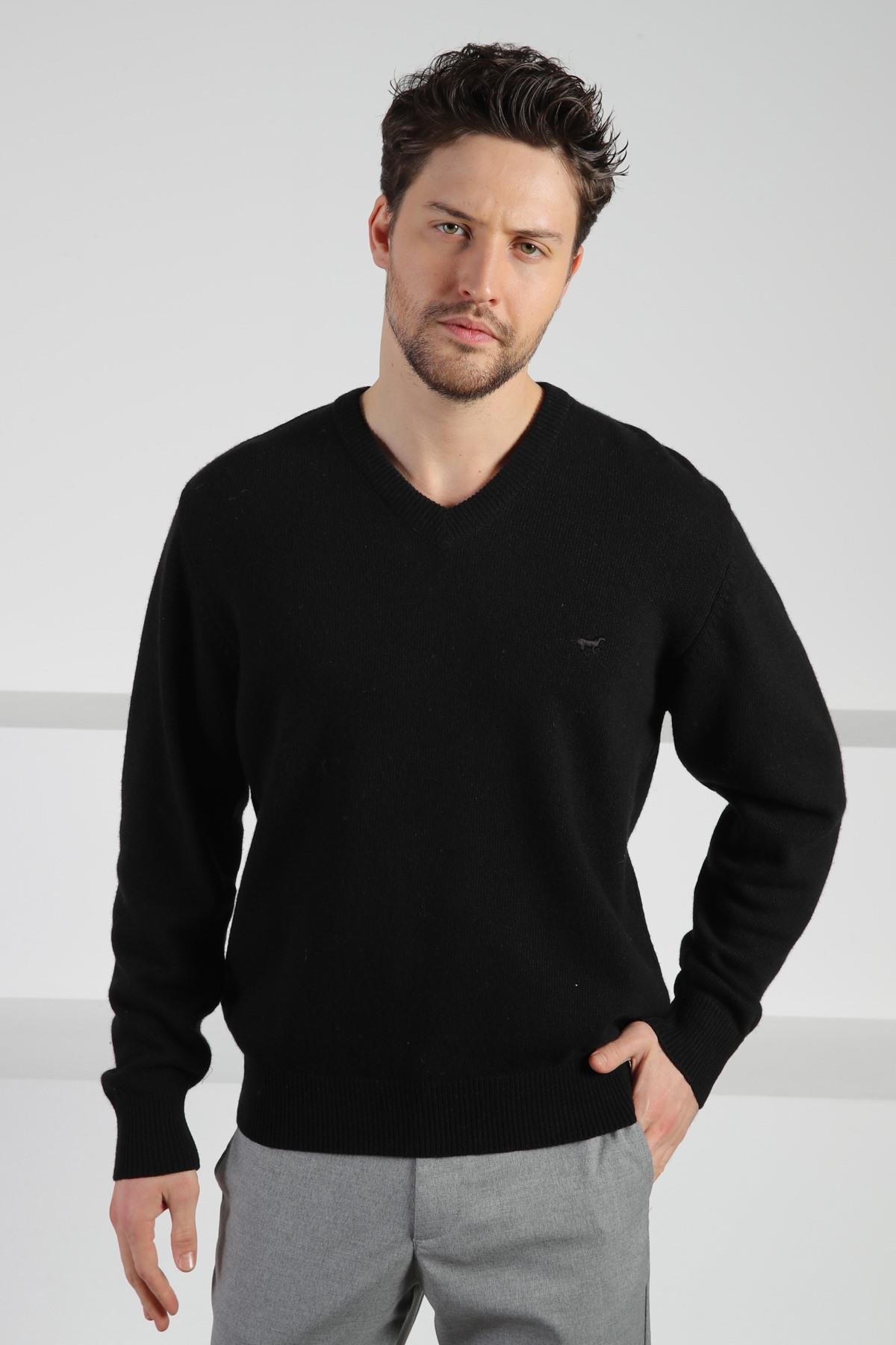 Ferraro Siyah V Yaka Erkek Uzun Kollu %100 Kuzu Yünü Triko Kazak