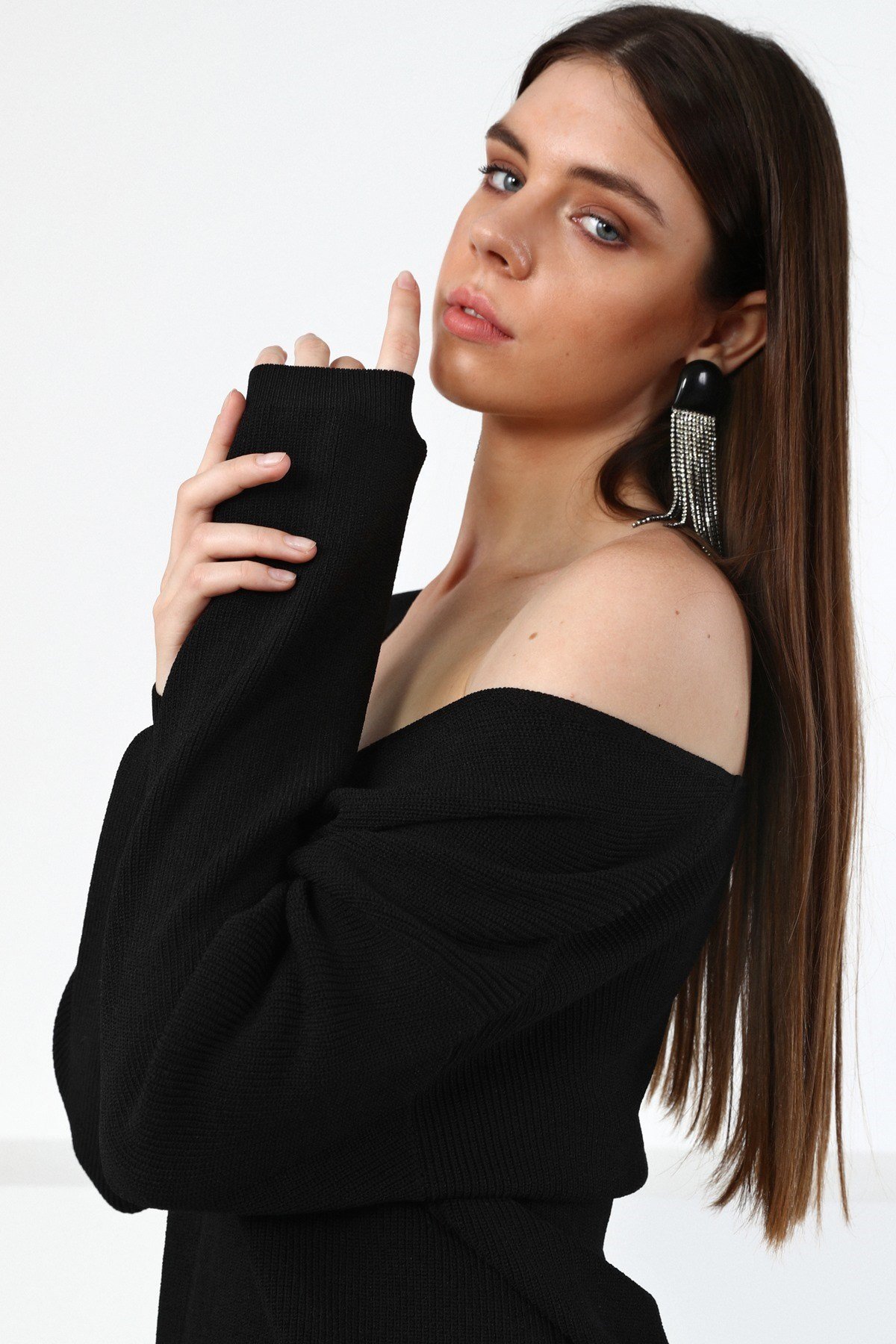 Ferraro Siyah V Yaka Kadın Triko Kazak