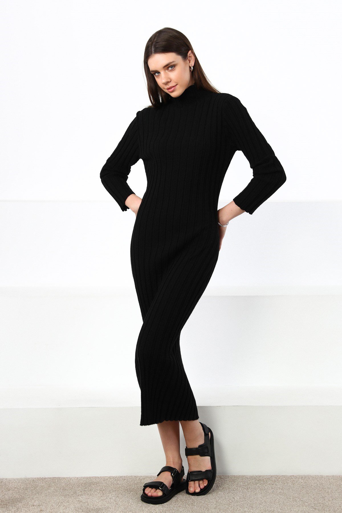 Ferraro Siyah Yarım Balıkçı Fitilli Midi Boy Kaşmirli Kadın Triko Elbise