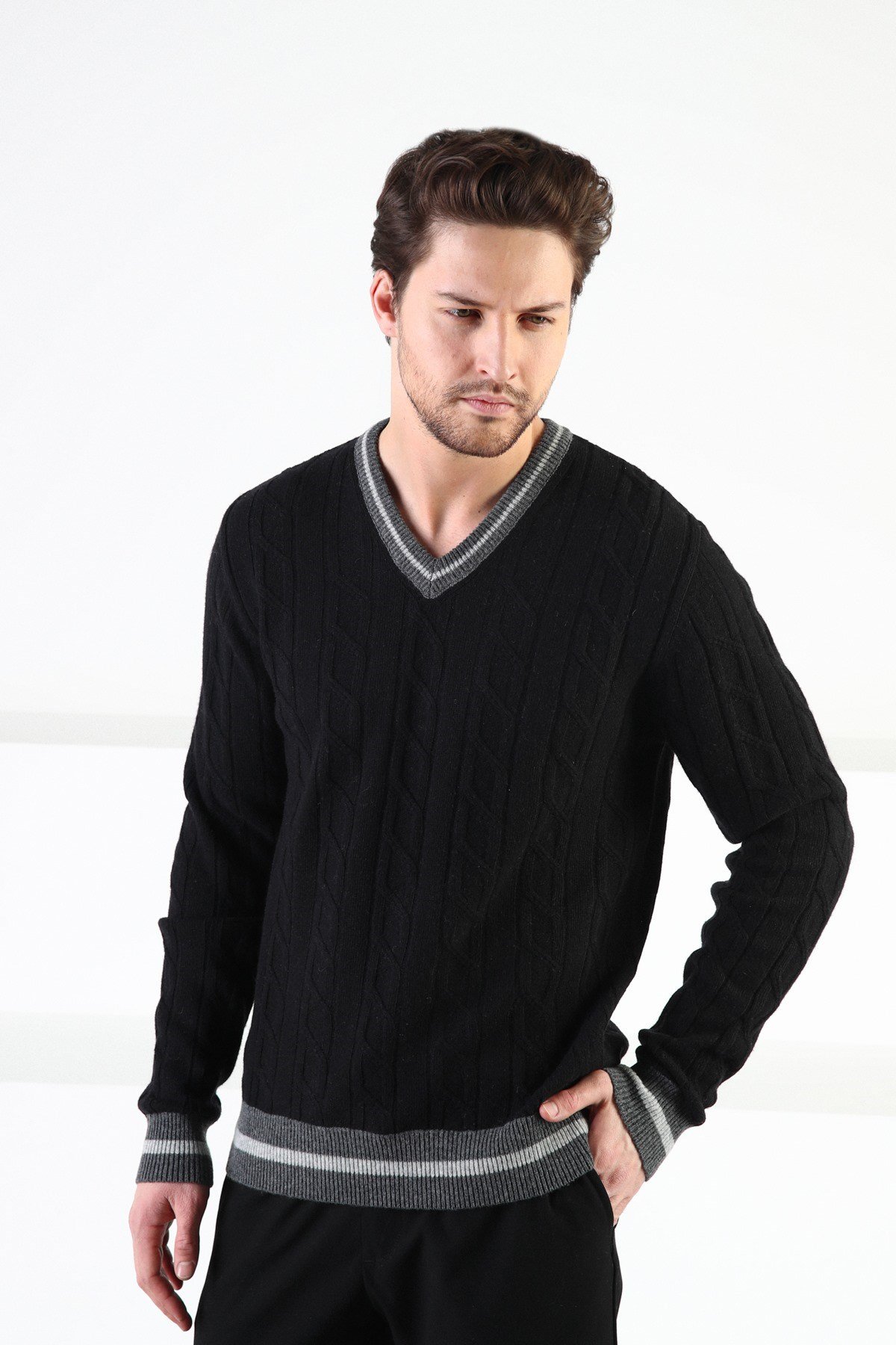 Ferraro Siyah/Füme V Yaka %100 Kuzu Yünü Erkek Kazak