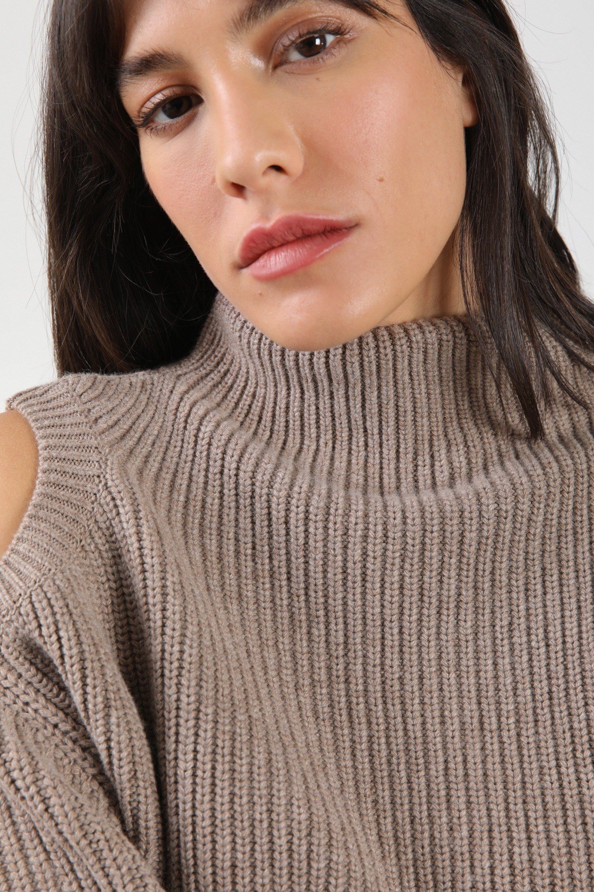 Ferraro Vizon Uzun Kollu Omuz Detaylı Kaşmirli Kadın Triko Kazak