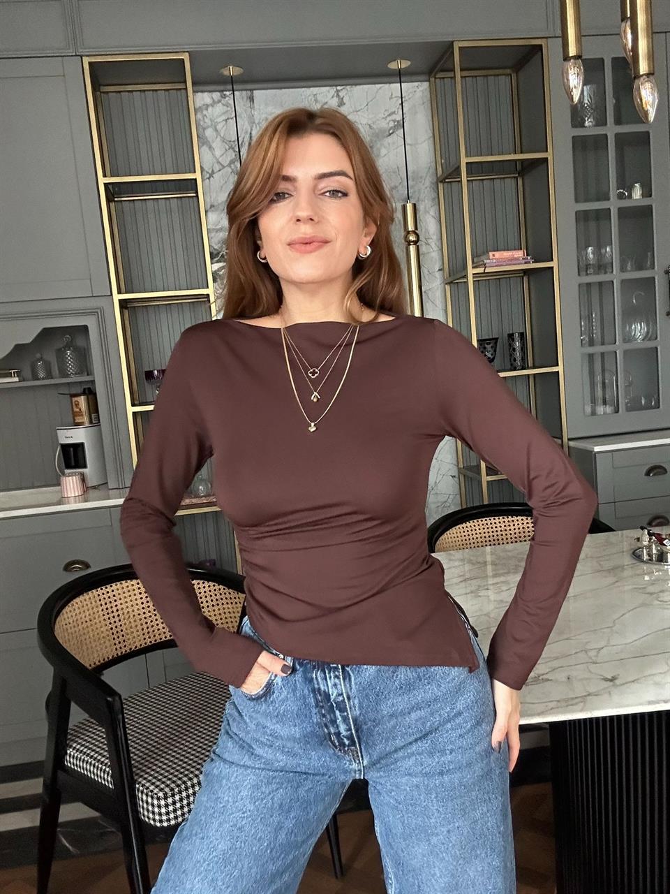 Acı Kahve Kayık Yaka Asimetrik Bluz