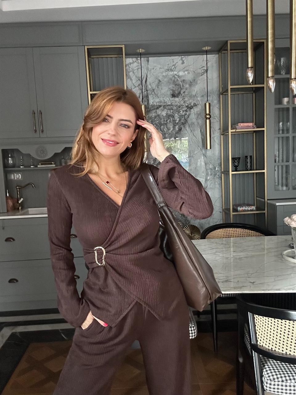 Acı Kahve Metal Aksesuarlı Fitilli Kruvaze Takım