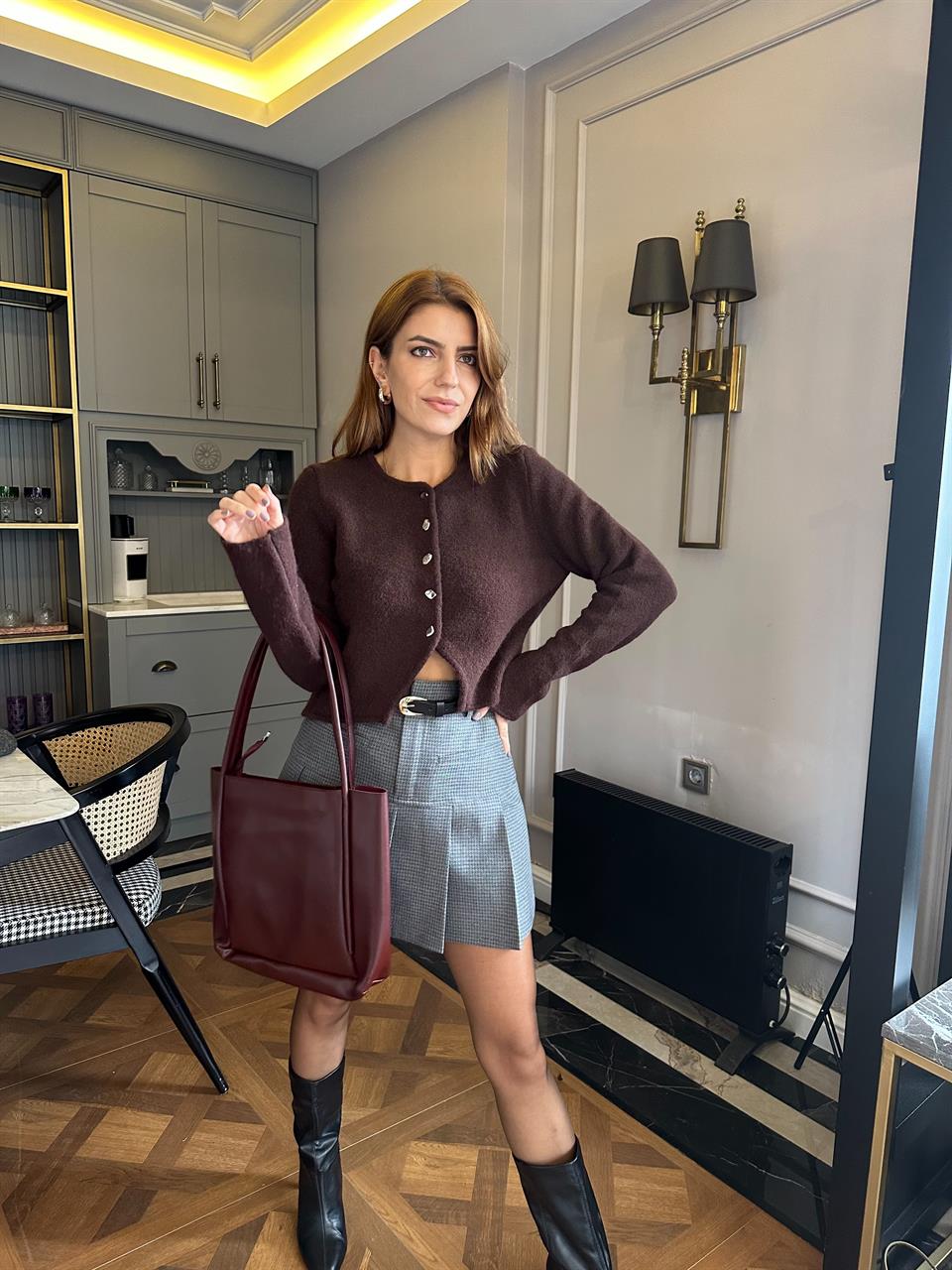 Acı Kahve Metal Düğme Yumoş Triko Hırka