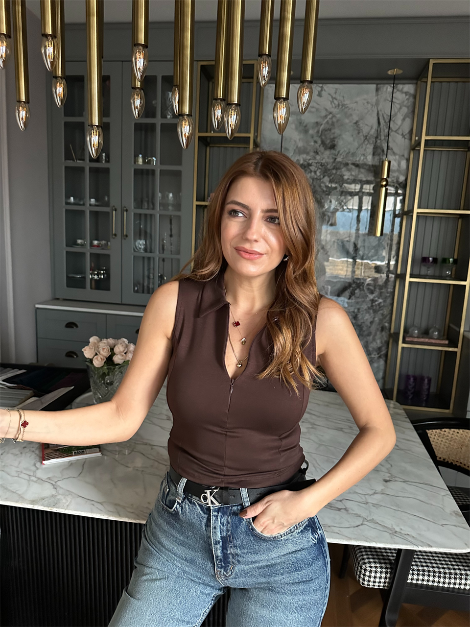 Acı Kahve Polo Yaka Fermuarlı Kolsuz Bluz