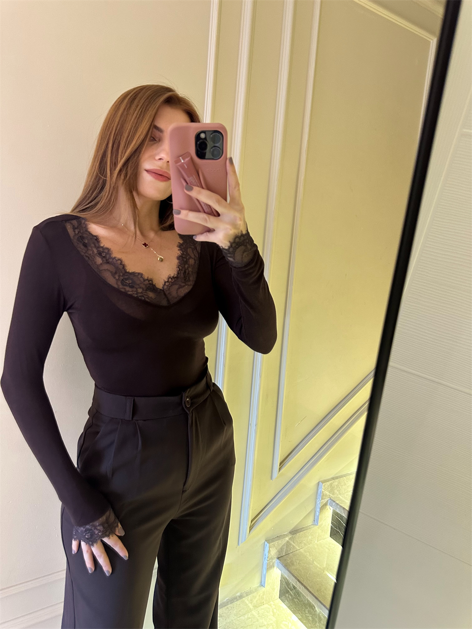 Acı Kahve V Yaka Dantel Viskon Bluz