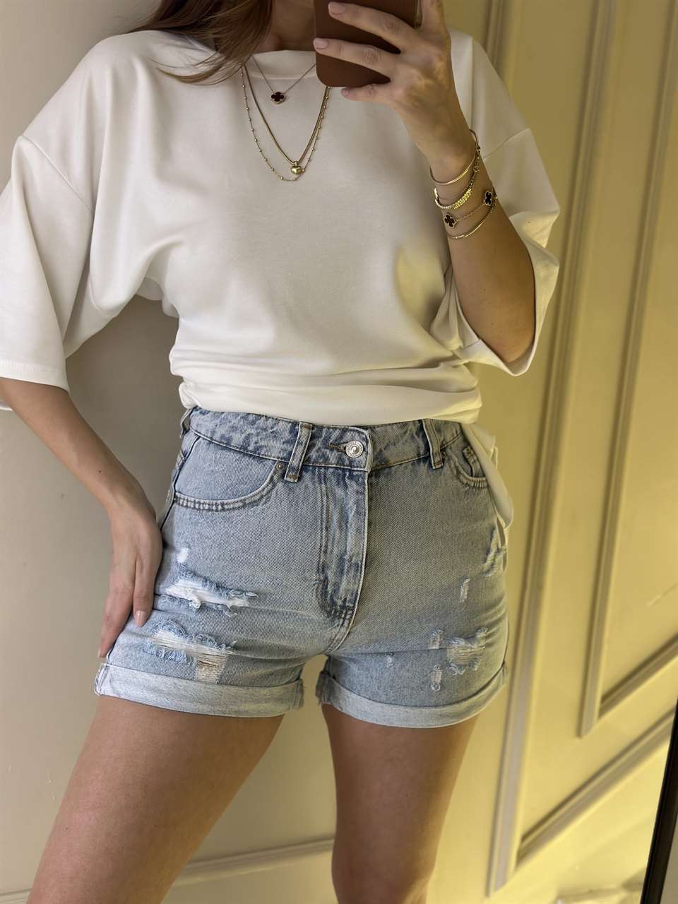 Açık Kar Yıkama Lazerli Paça Katlama Kot Şort