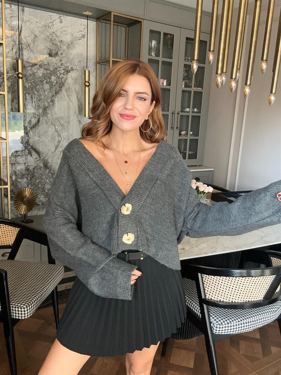 Antrasit Metal Aksesuar Düğmeli Triko Hırka