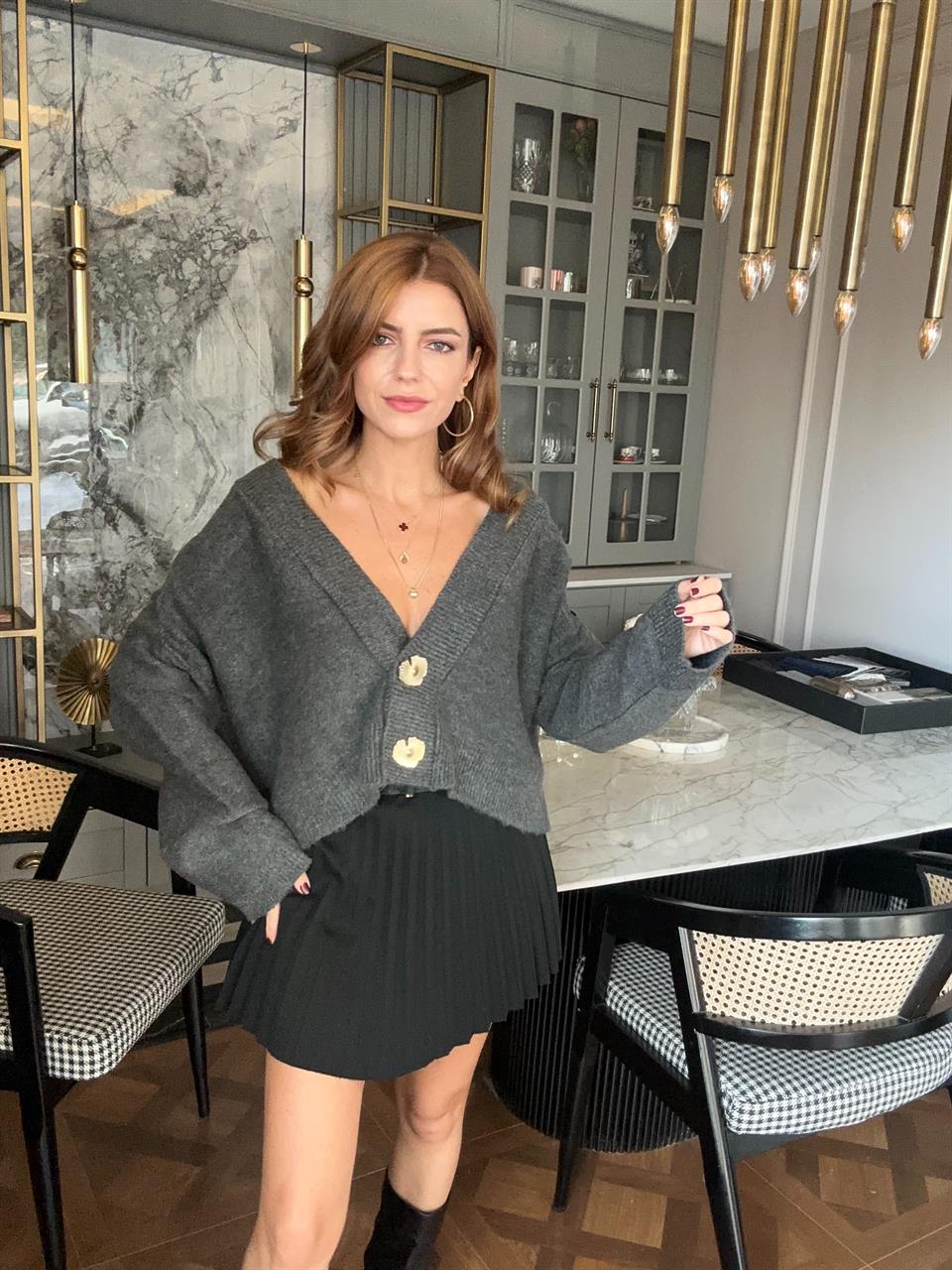 Antrasit Metal Aksesuar Düğmeli Triko Hırka