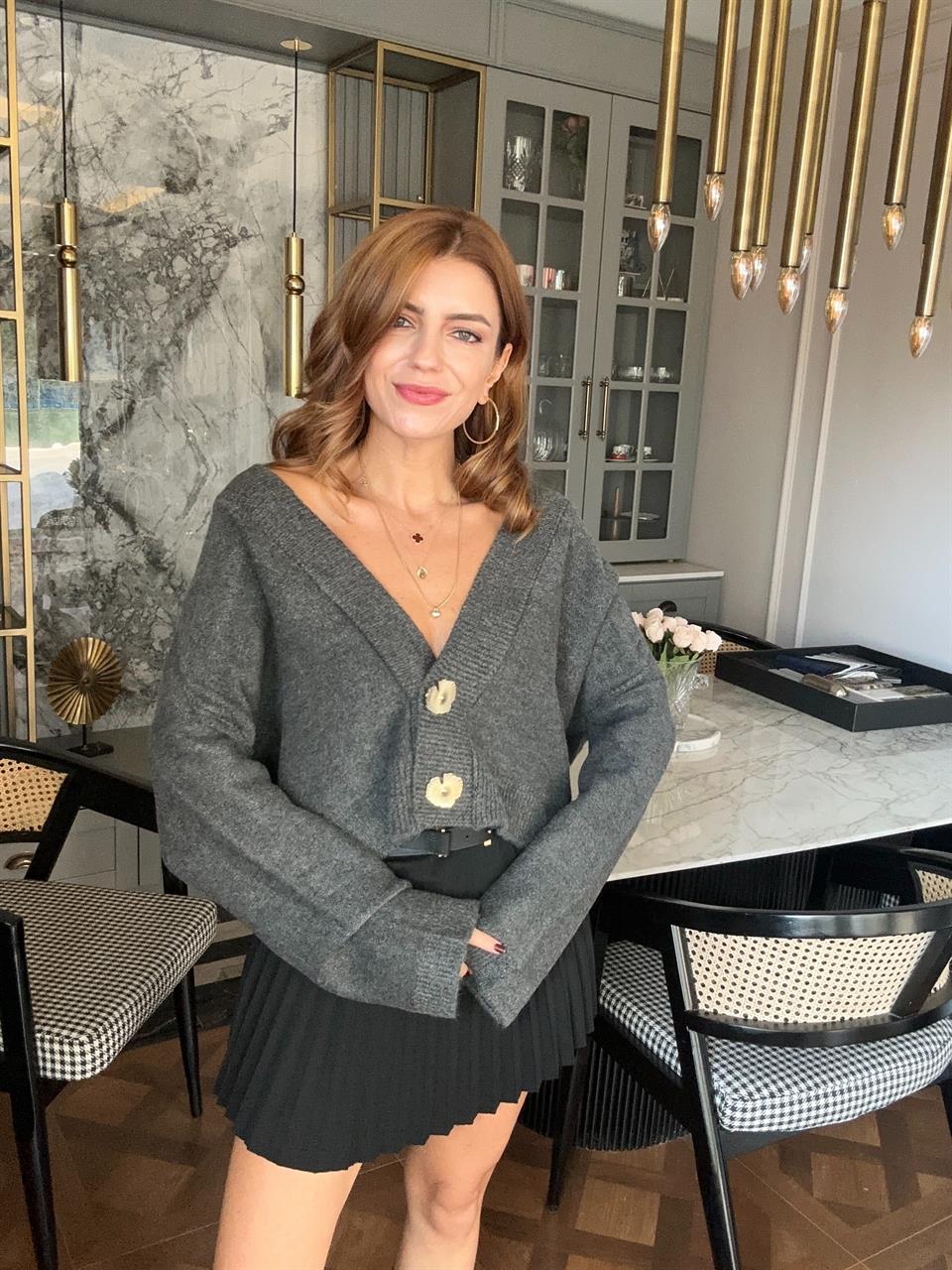 Antrasit Metal Aksesuar Düğmeli Triko Hırka