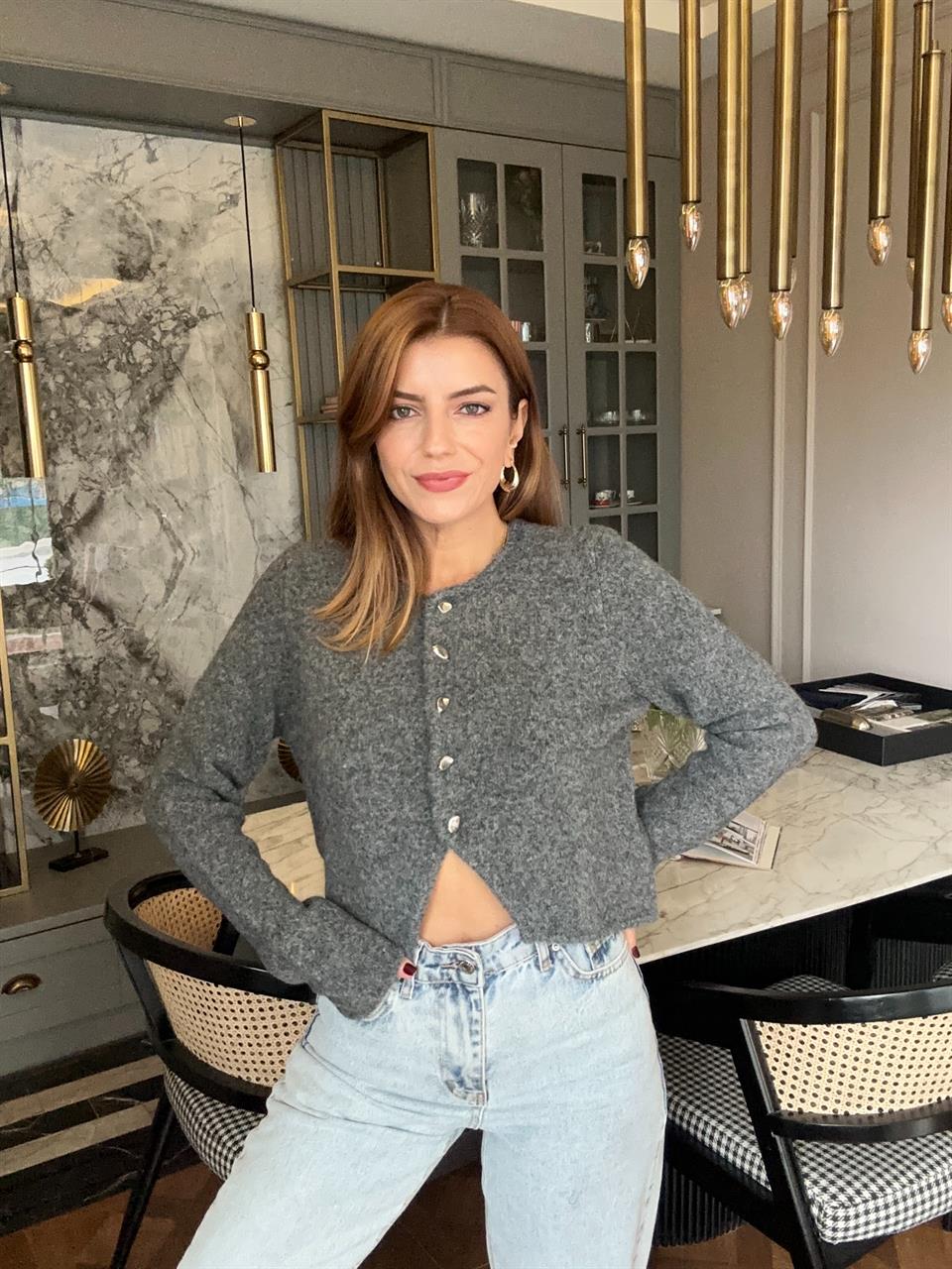 Antrasit Metal Düğme Yumoş Triko Hırka