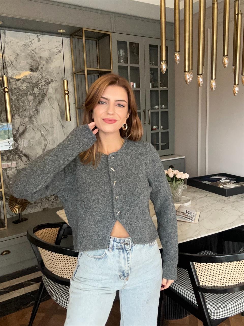 Antrasit Metal Düğme Yumoş Triko Hırka