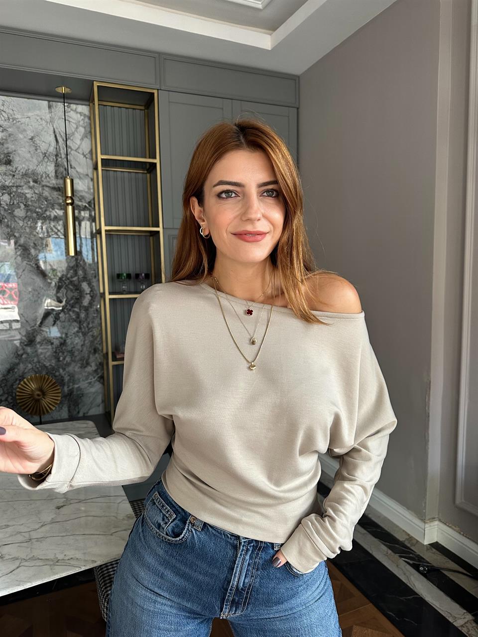 Bej Pamuk Kumaş Kayık Yaka Bluz