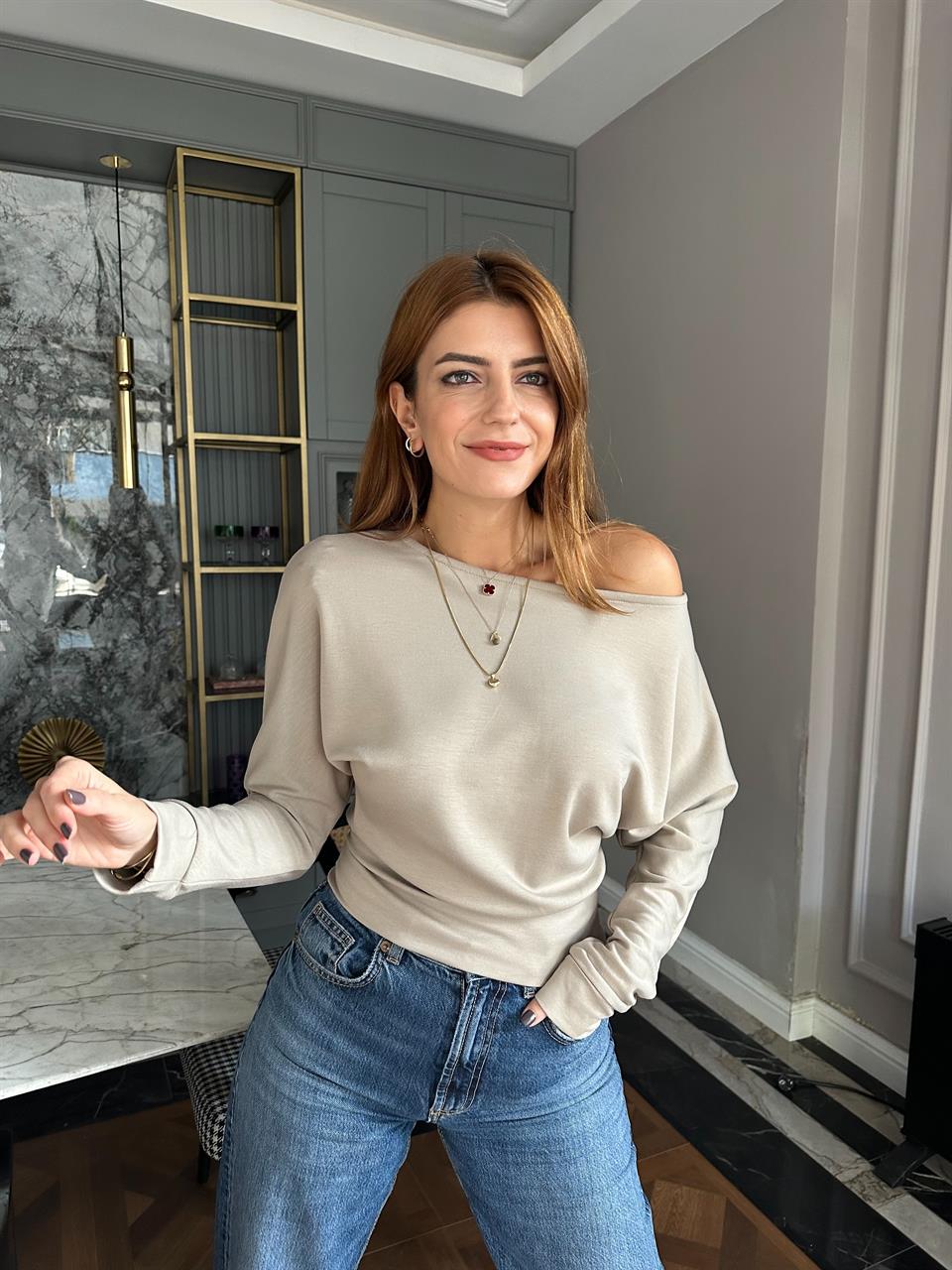 Bej Pamuk Kumaş Kayık Yaka Bluz