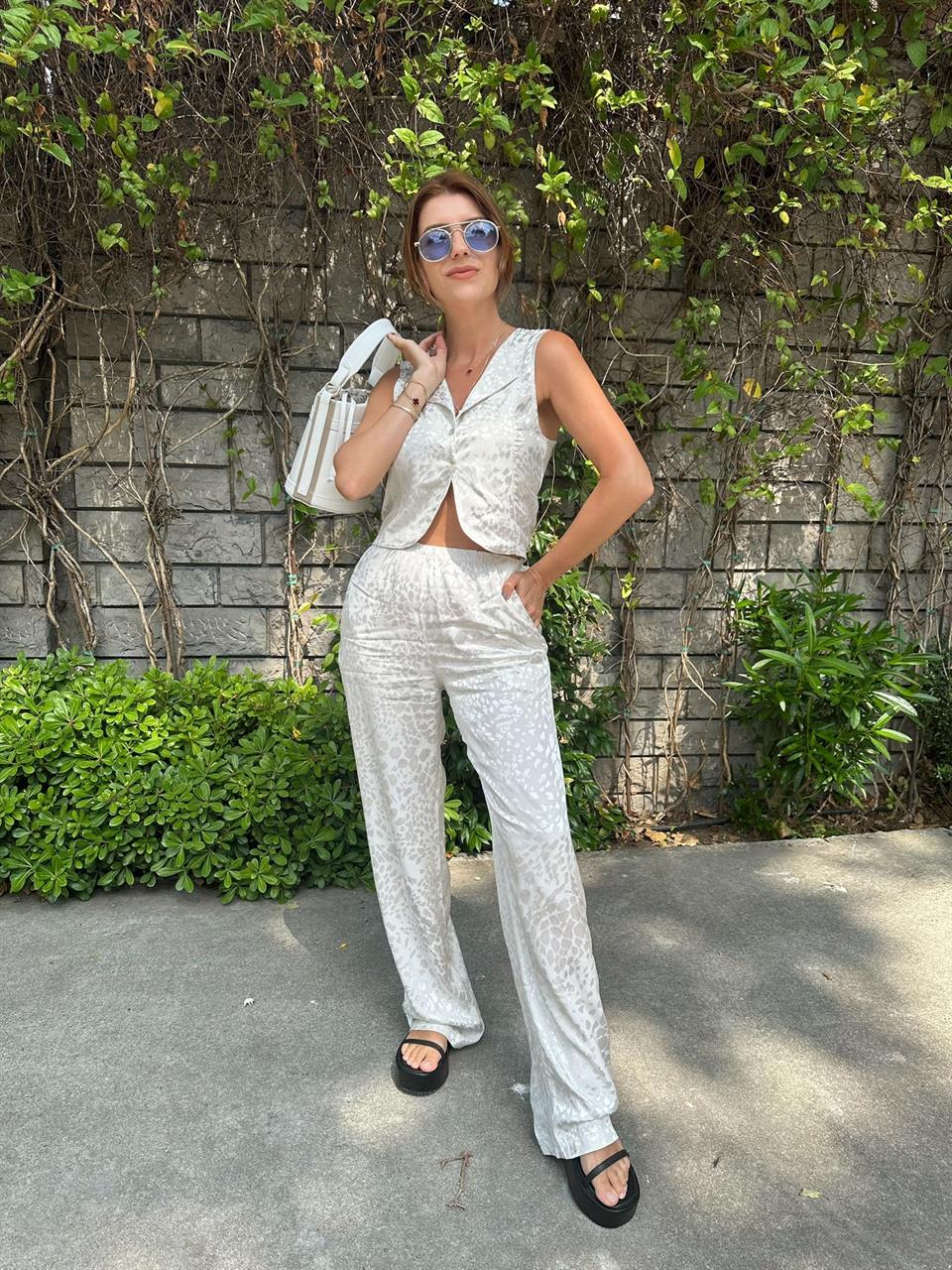 Bej Saten Leo Yelek Pantolon Takım