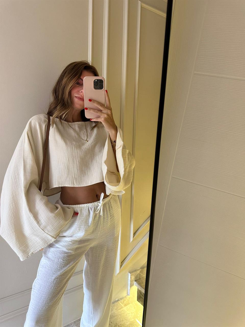 Bej Yarasa Kol Müslin Bluz