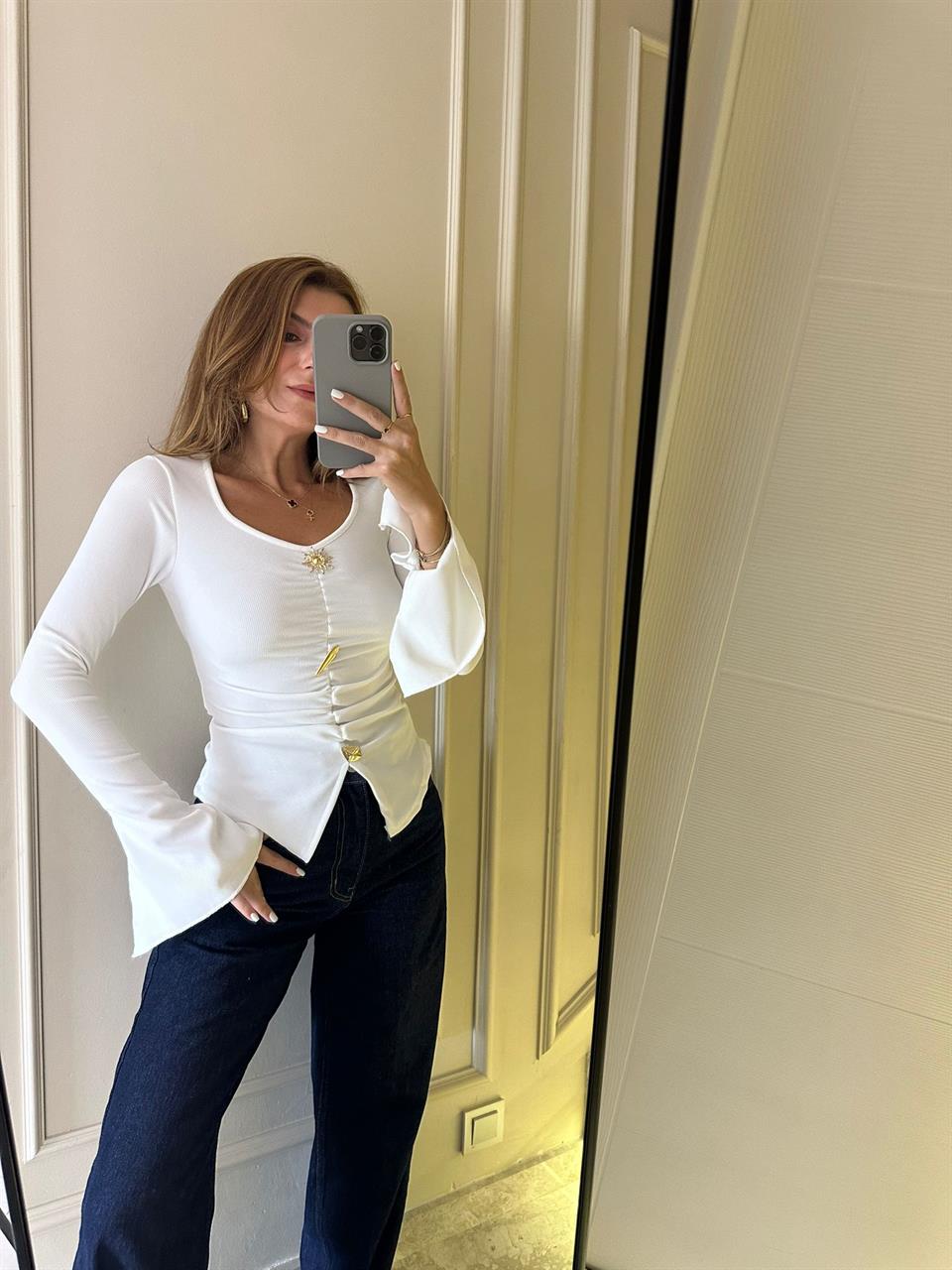 Beyaz Aksesuarlı İspanyol Kol Bluz