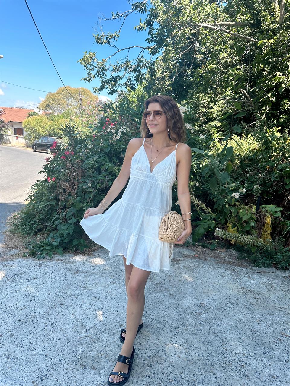 Beyaz Arkası Bağcıklı Keten Elbise