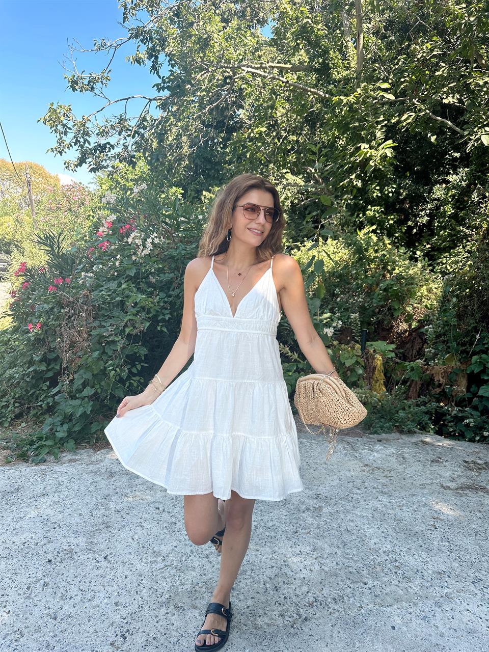 Beyaz Arkası Bağcıklı Keten Elbise